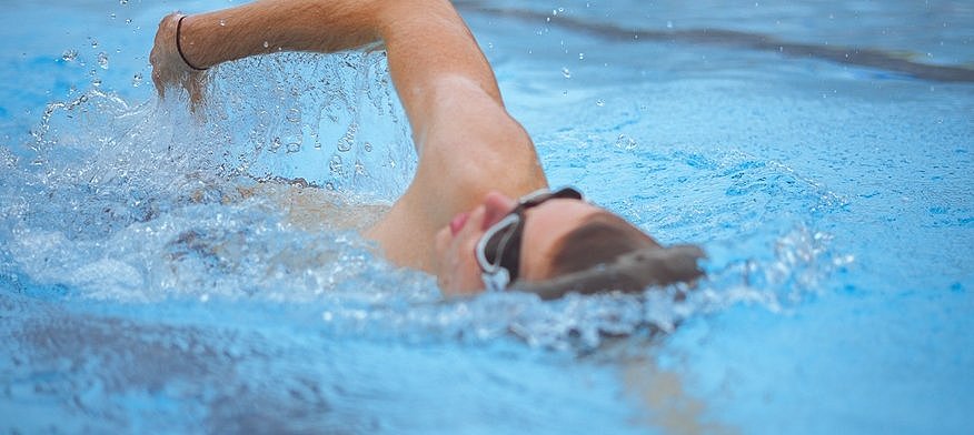 Bild von Schwimmer im Wasser